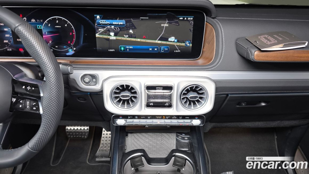 Mercedes-Benz G-Class G450d, 2025