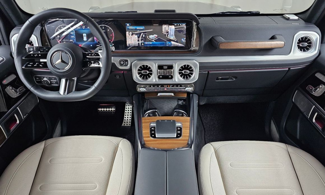 Mercedes-Benz G-Class G450d, 2025