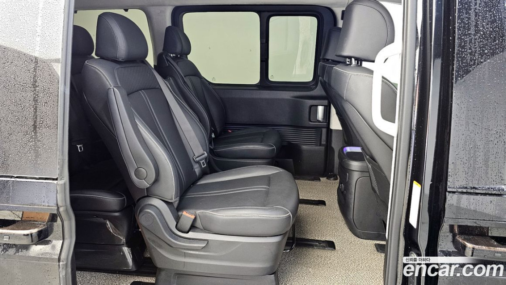 Hyundai Staria Lounge 9-Seater, 2023