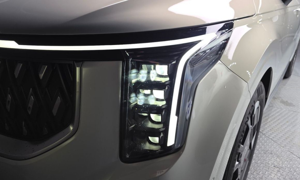 Kia Carnival 9-Seater Signature, 2025