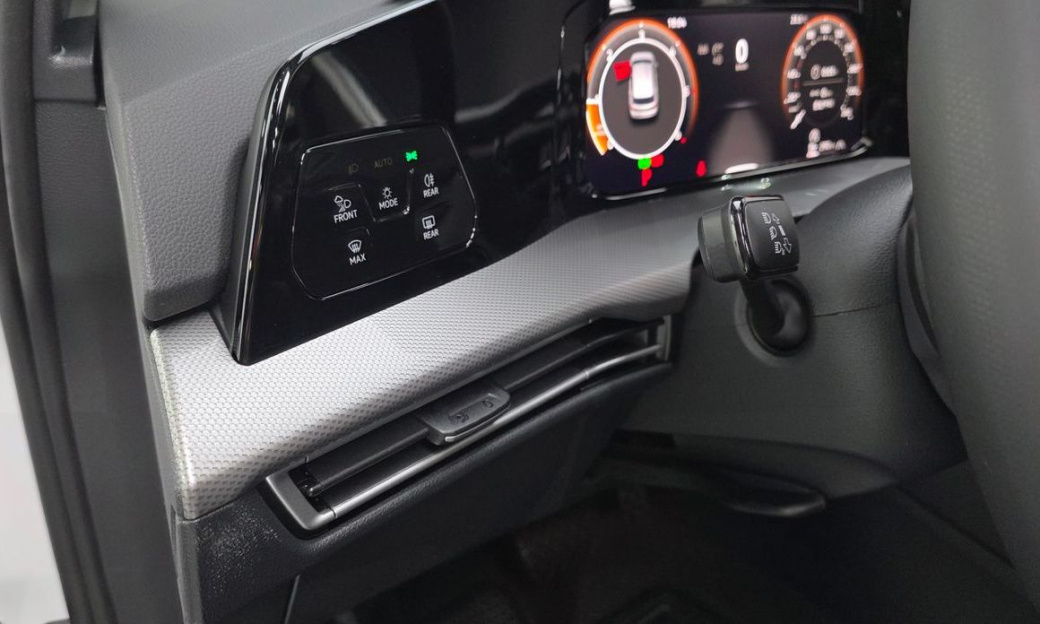 Volkswagen Golf 2.0 TDI Prestige, 2025