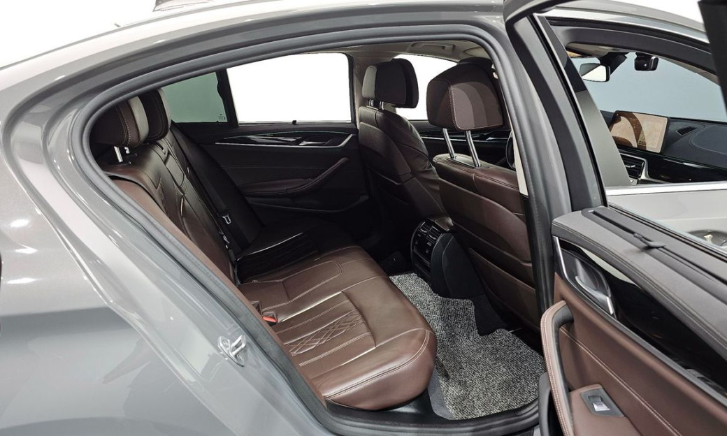 BMW 5-Series 523d xDrive Luxury, 2022