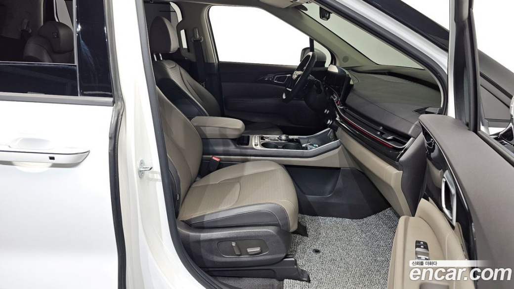 Kia Carnival 9-Seater Signature, 2025