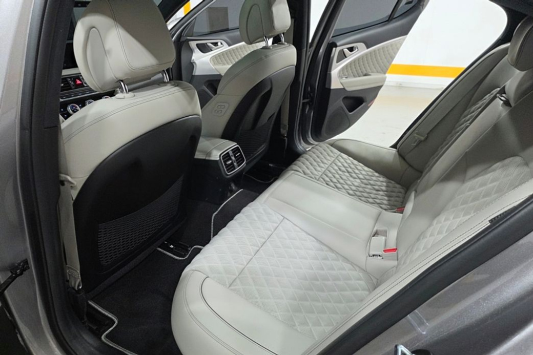 Genesis G70 Gasoline 2.0T 4WD, 2022