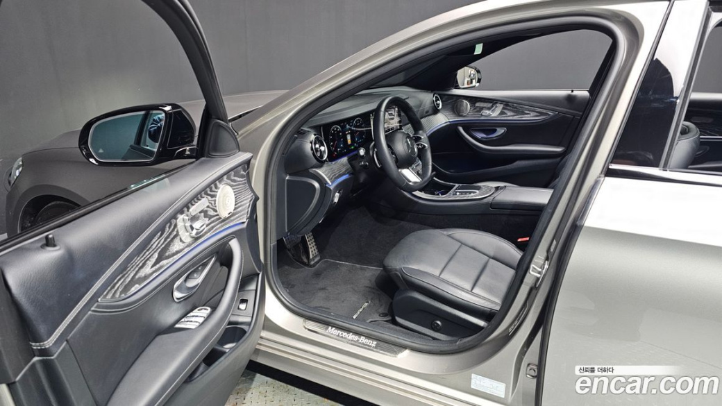 Mercedes-Benz E-Class E350 4MATIC AMG Line, 2023