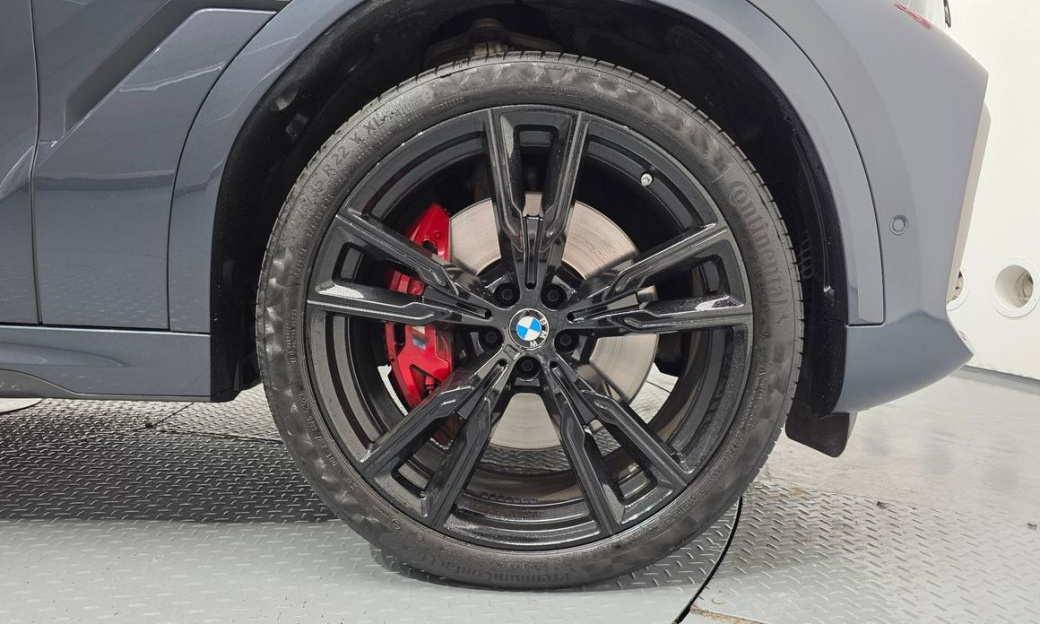 BMW X6 M50i, 2022