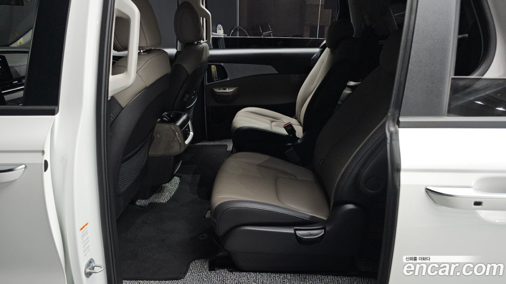 Kia Carnival 9-Seater Prestige, 2025
