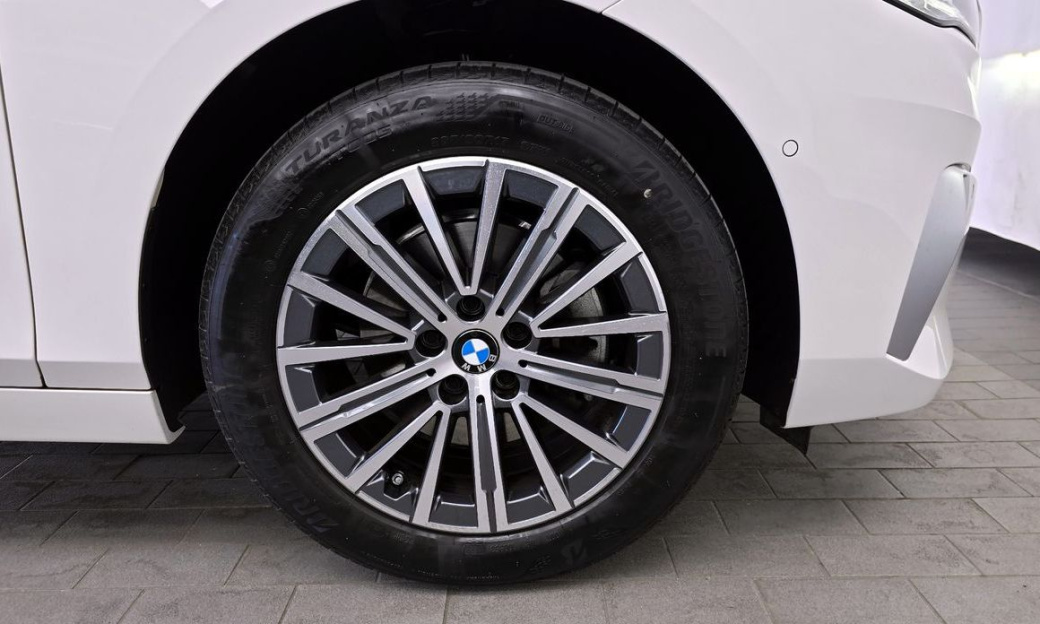BMW 2-Series 220i Luxury, 2024