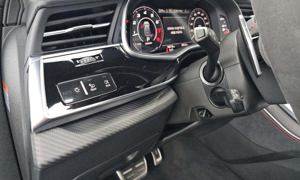 Audi RSQ8 4.0 TFSI Quattro Performance, 2025
