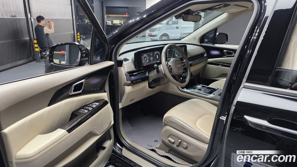 Kia Carnival 9-Seater Hi-Limousine, 2023
