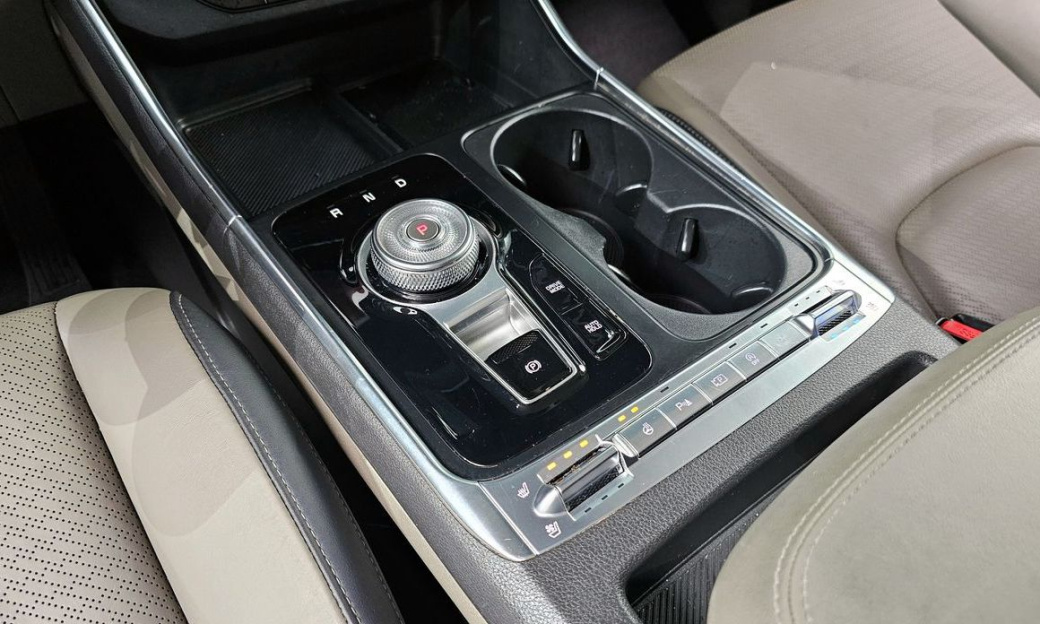 Kia Carnival 9-Seater Signature, 2025