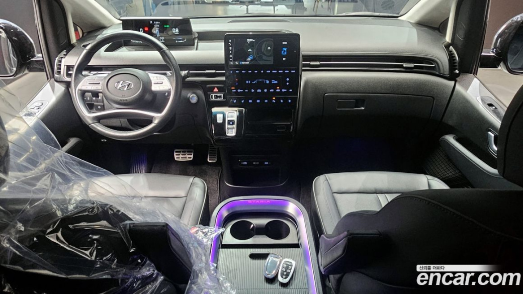 Hyundai Staria Lounge 9-Seater, 2023