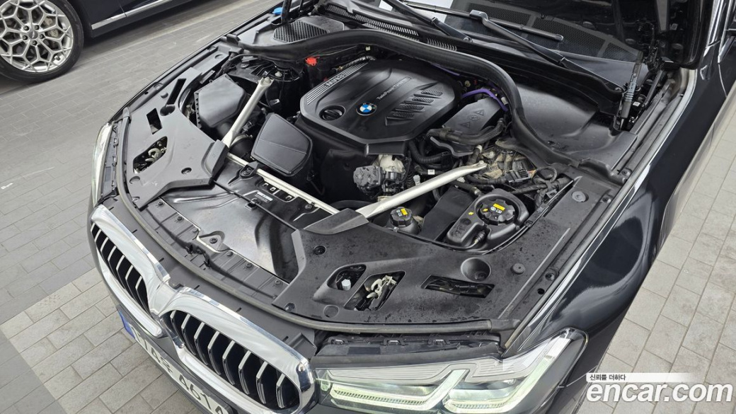 BMW 5-Series 523d xDrive Luxury, 2023