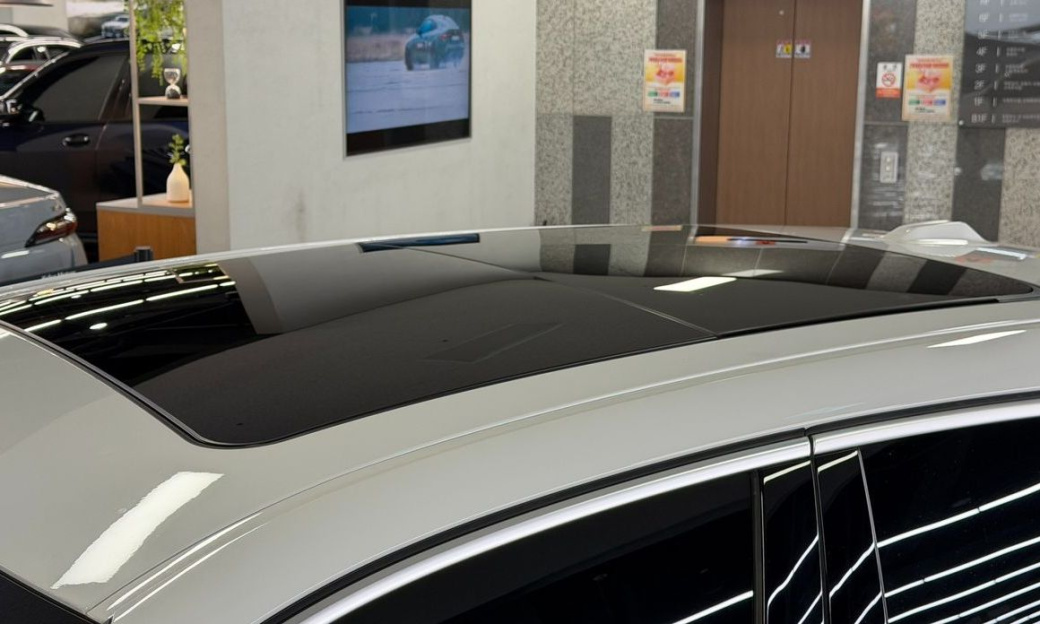 BMW 2-Series 220i Luxury, 2024