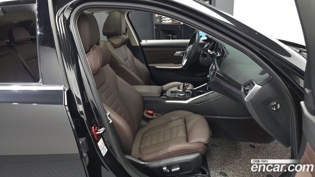 BMW 3-Series 320d Touring Luxury, 2022