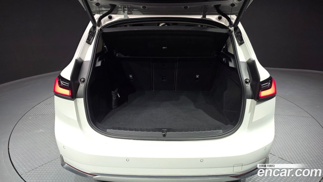 BMW 2-Series 220i Luxury, 2024