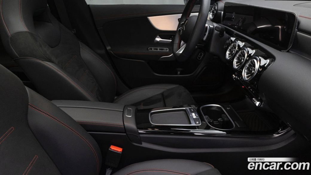 Mercedes-Benz CLA-Class CLA250 4MATIC, 2025
