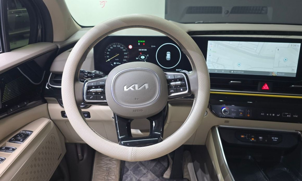 Kia Carnival 7-Seater Signature, 2024