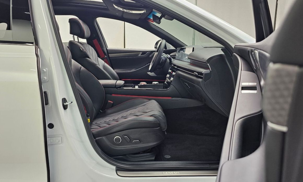 Genesis G80 Gasoline 2.5 Turbo AWD, 2025
