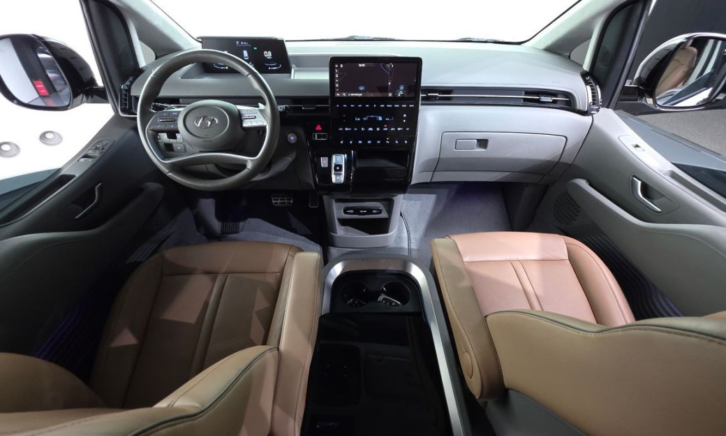 Hyundai Staria 2WD Camping Car, 2024