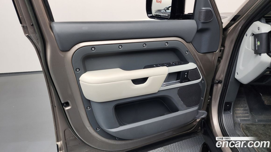Land Rover Defender 110 D300 HSE, 2023