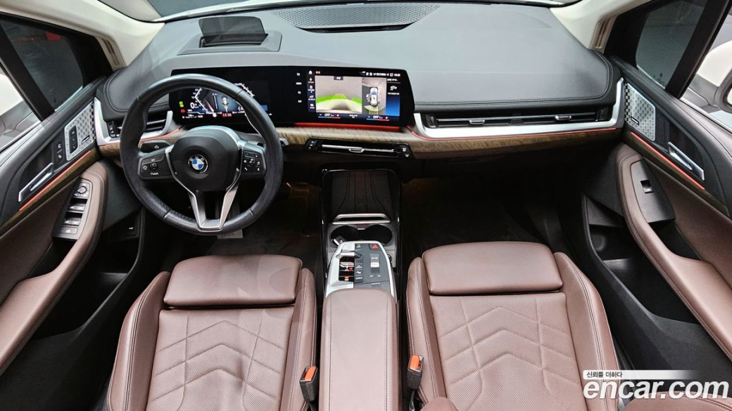 BMW 2-Series 220i Luxury, 2024