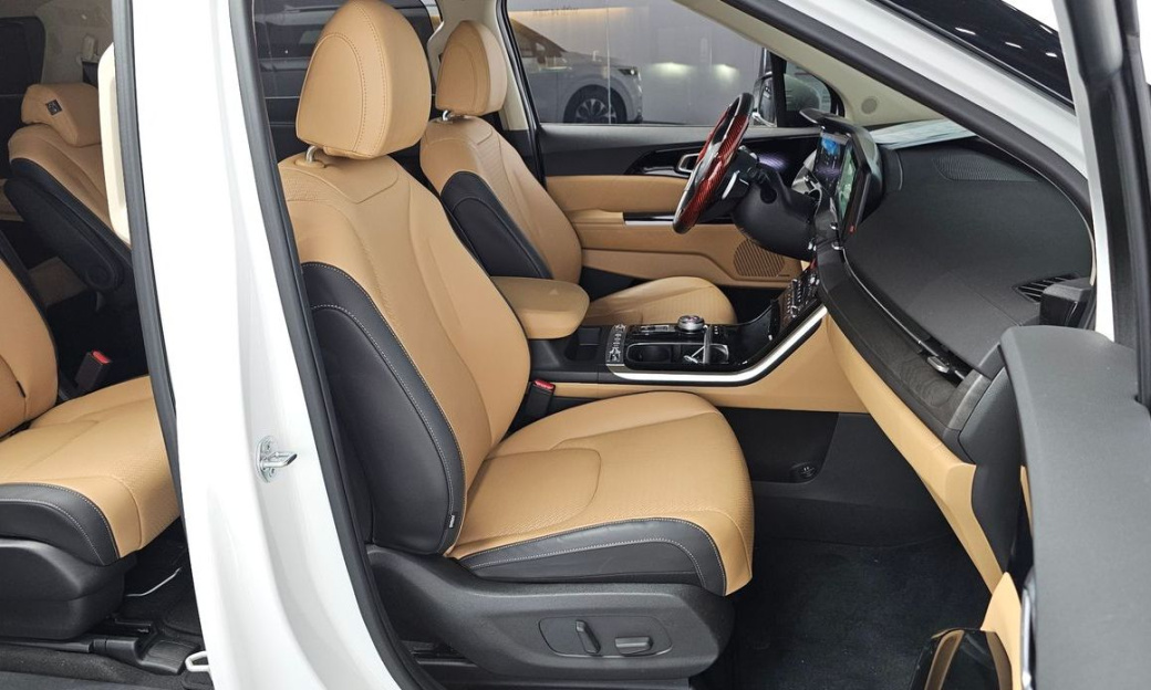 Kia Carnival 9-Seater Signature, 2023
