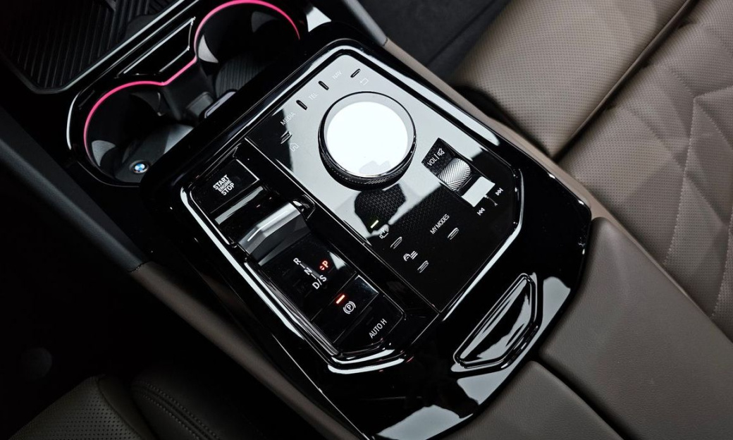 BMW 5-Series 520i M Sport, 2025