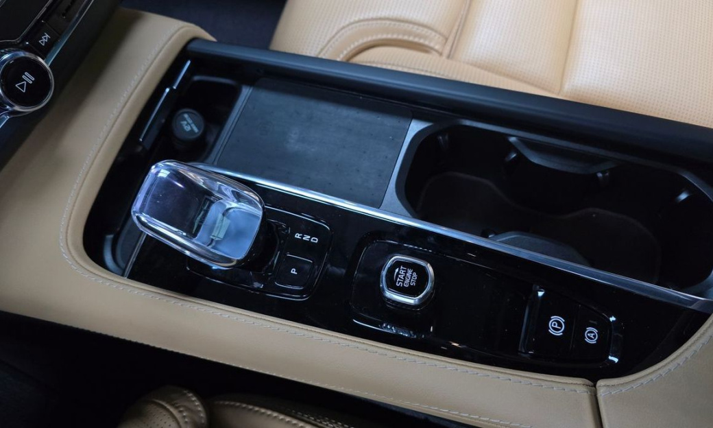 Volvo V90 B5 Ultimate AWD, 2024