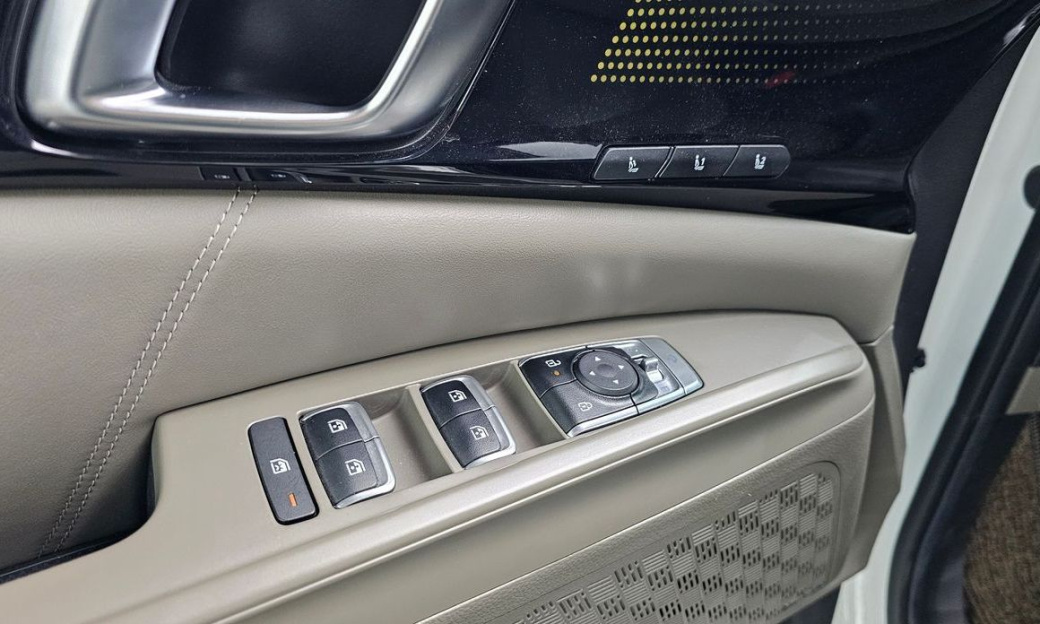 Kia Carnival 9-Seater Signature, 2025