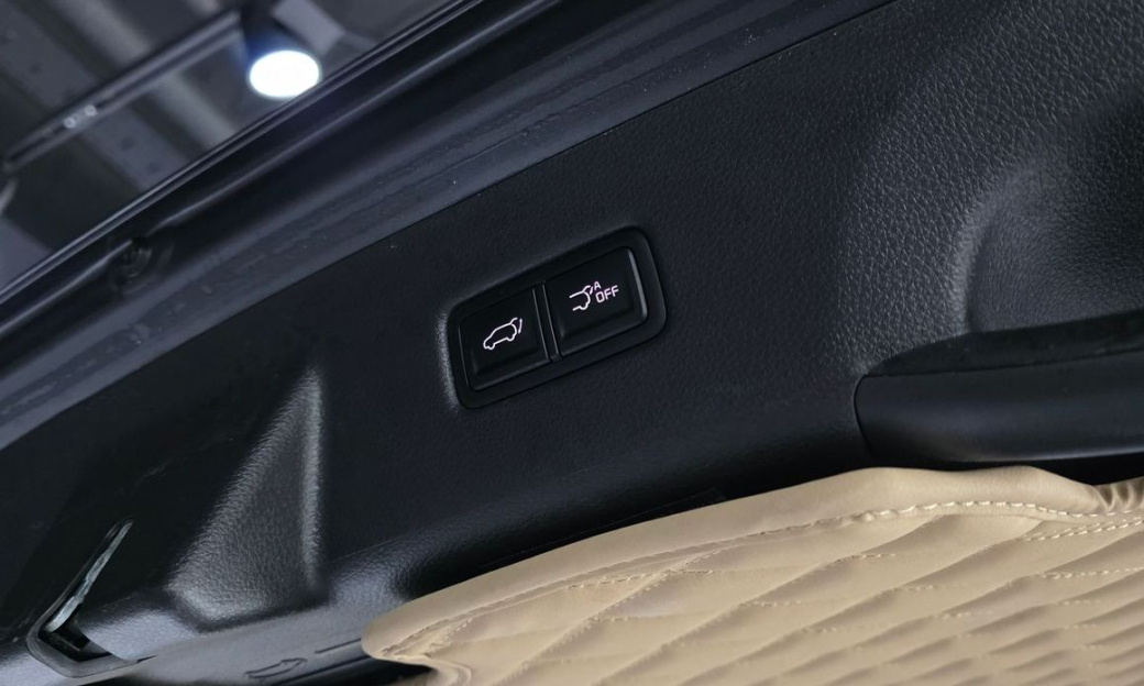 Kia Carnival 7-Seater Outdoor, 2022