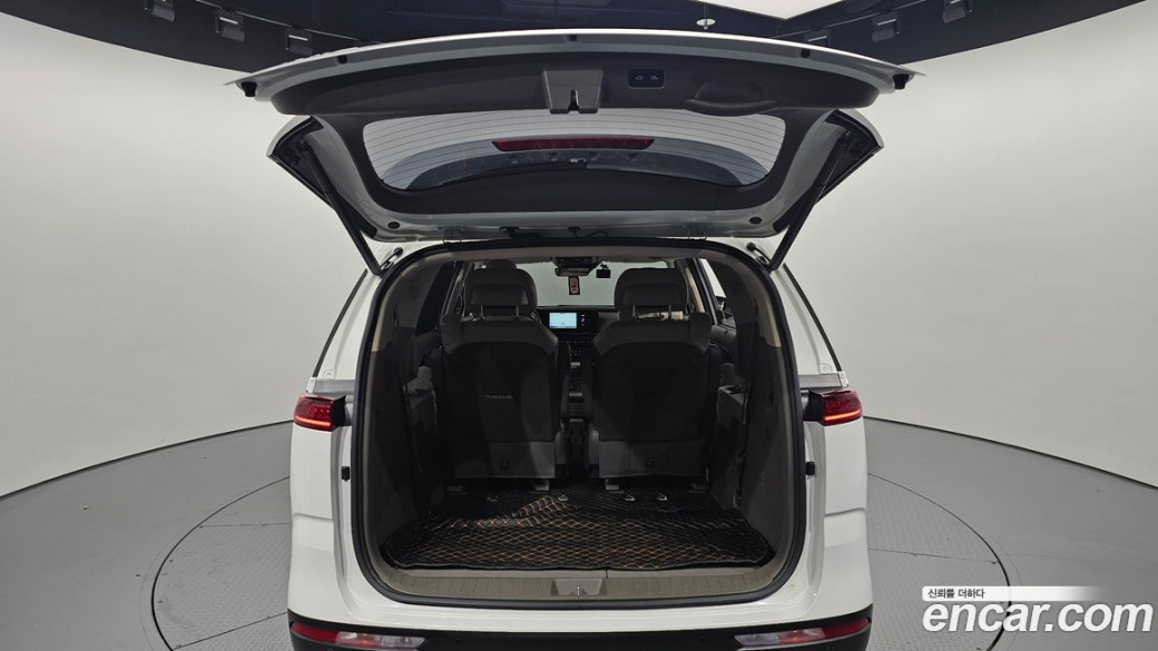 Kia Carnival 7-Seater Signature, 2023
