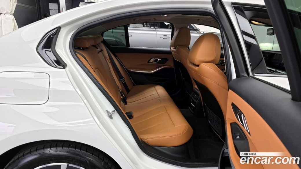 BMW 3-Series 320i, 2023
