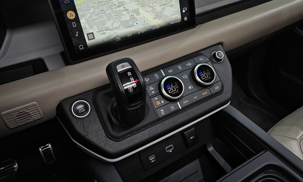 Land Rover Defender 110 D300 HSE, 2022