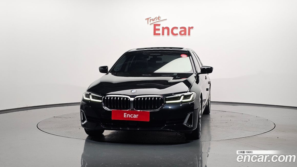 BMW 5-Series 530i Luxury, 2023