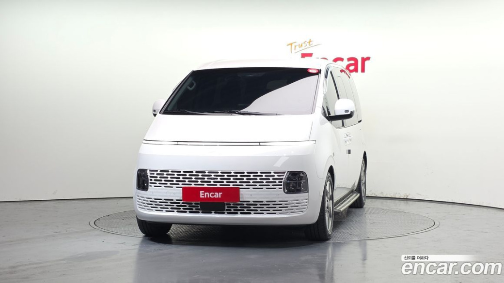 Hyundai Staria 4WD Tourer 9-Seater, 2025