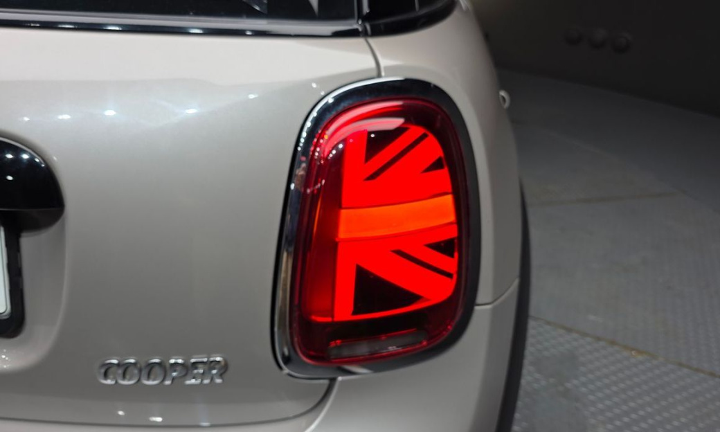 Mini Cooper Classic Plus Launch Pack, 2024