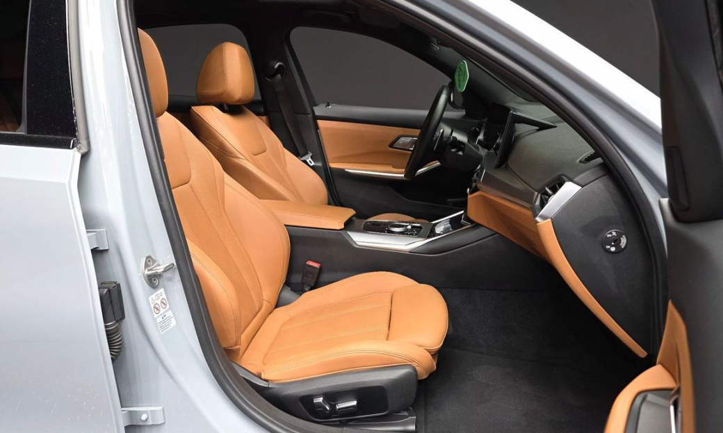 BMW 3-Series 320i M Sport, 2023