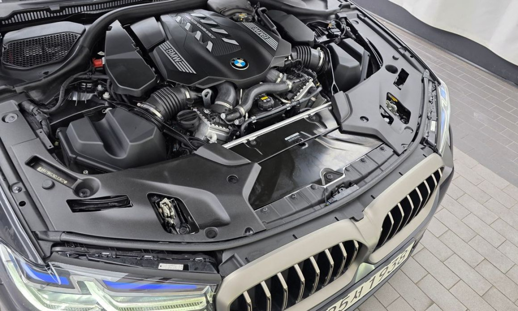 BMW 5-Series M550i xDrive, 2022
