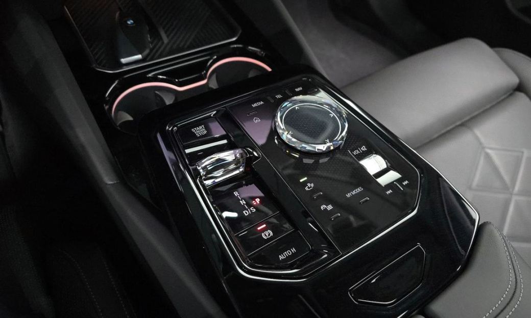 BMW 5-Series 530i xDrive, 2025