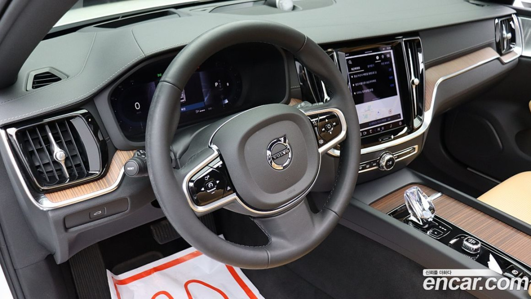 Volvo V60 B5 Ultimate AWD, 2024
