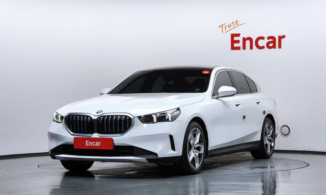 BMW 5-Series 520i, 2024