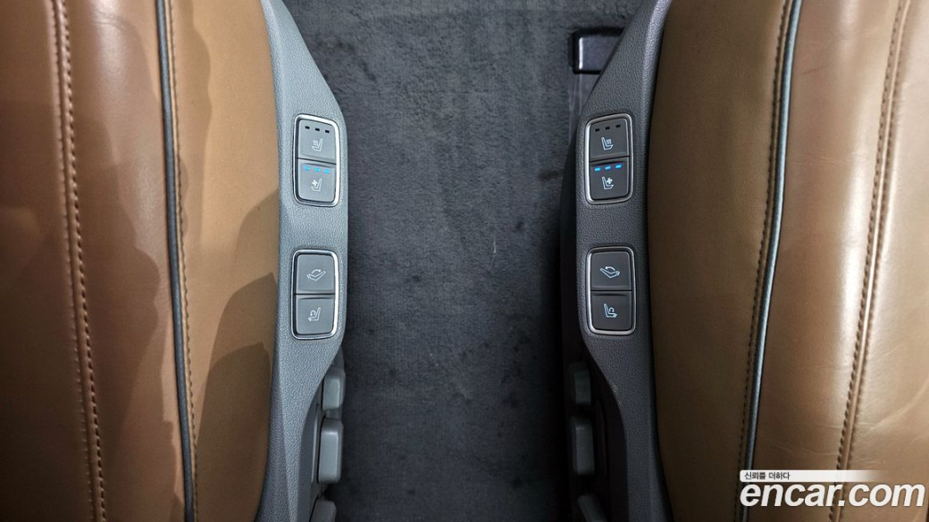 Hyundai Staria 4WD Lounge 7-Seater, 2022