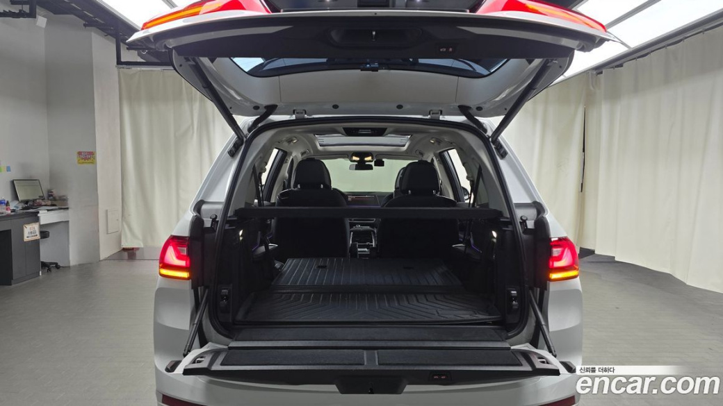 BMW X7 xDrive 40i Design Pure Excellence 6-Seater, 2022