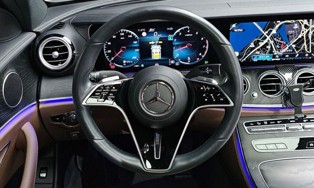 Mercedes-Benz E-Class E250 AMG Line, 2023
