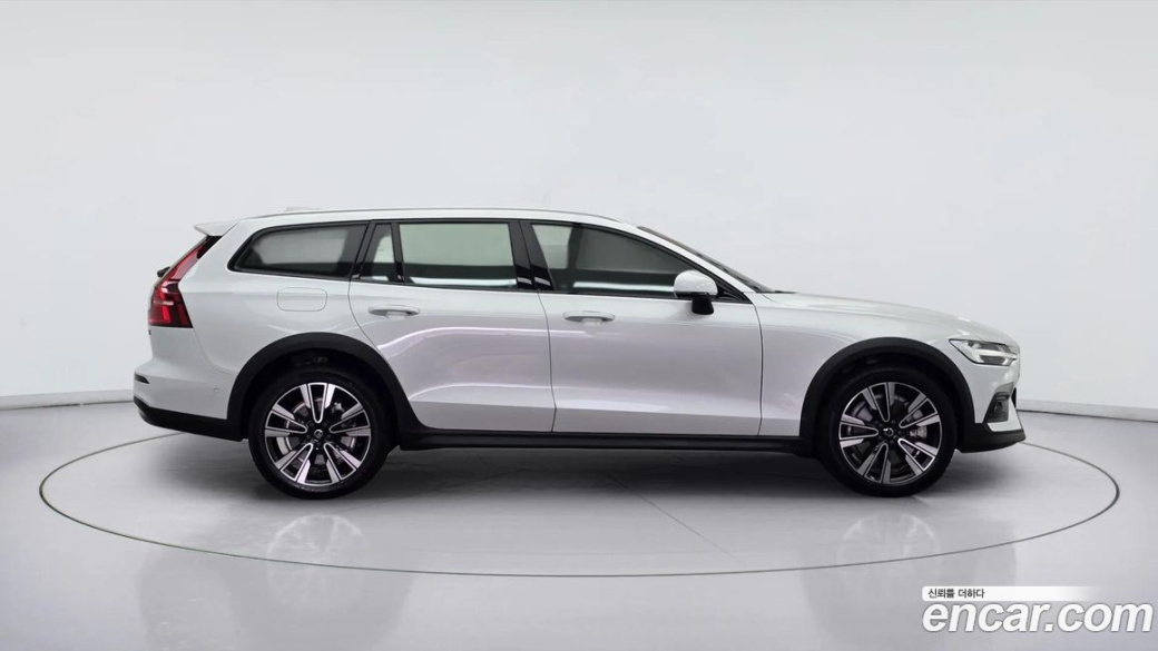 Volvo V60 B5 Ultimate AWD, 2023