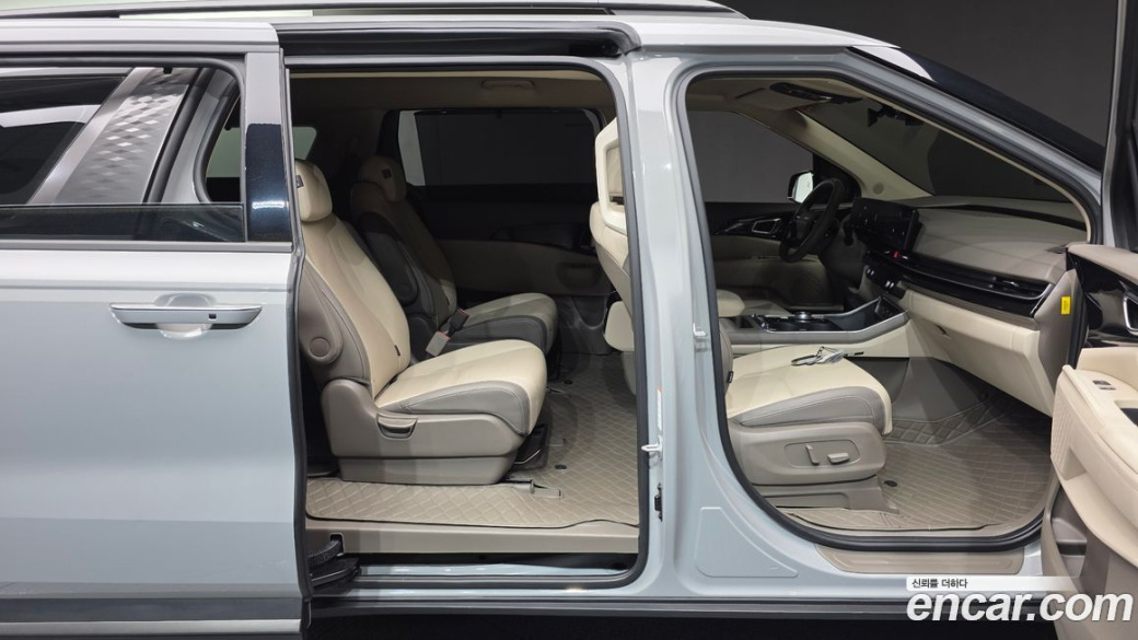 Kia Carnival 9-Seater Gravity, 2025