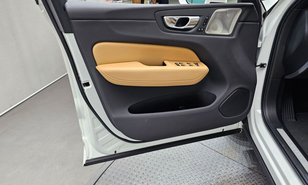 Volvo XC60 B6 Ultimate Bright, 2024
