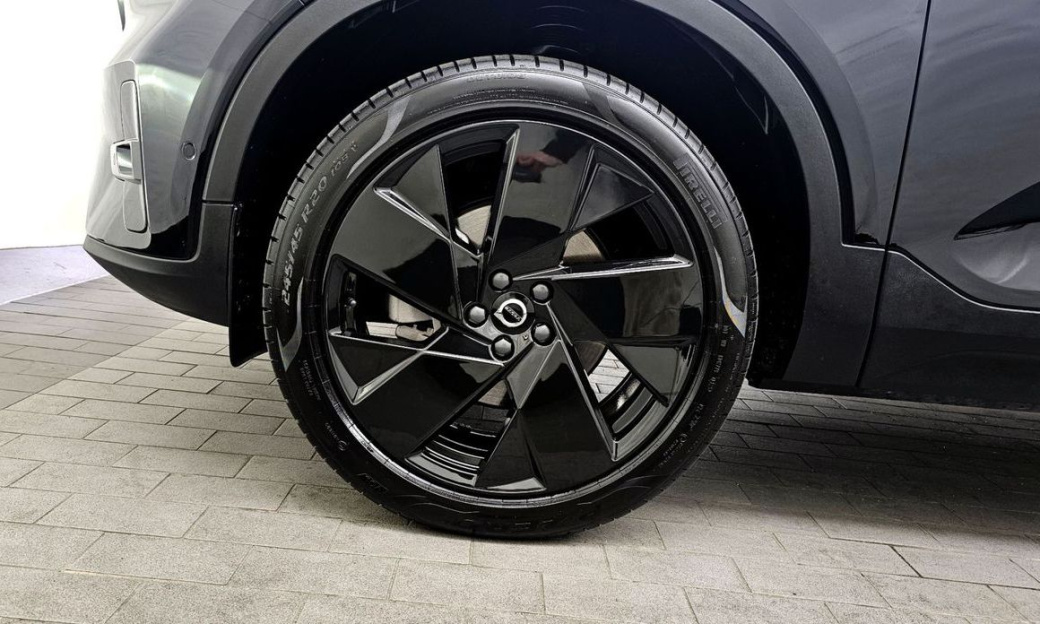 Volvo XC40 B4 Black Edition, 2025