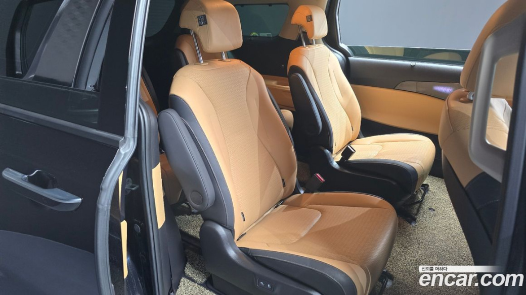 Kia Carnival 9-Seater Signature, 2023